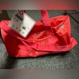 🌸 Spring Sale🌸 NWT Reebok Duffle Bag